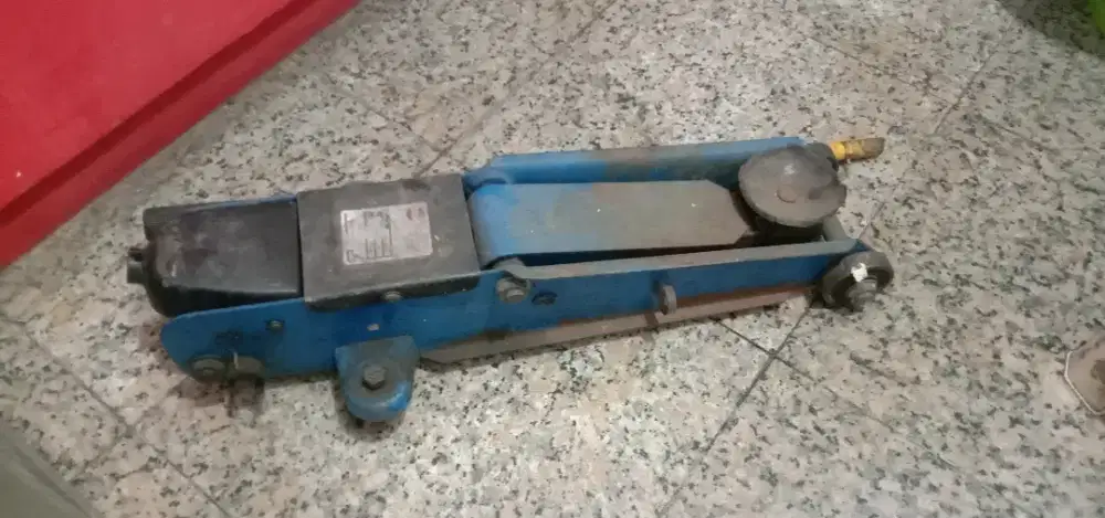 Dongkrak 3 Ton  kondisi normal