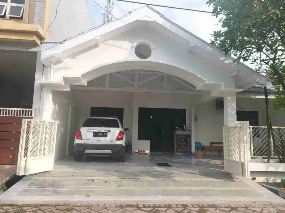 Jual Rumah Siap Huni, Carport muat 2mobil, High Ceiling