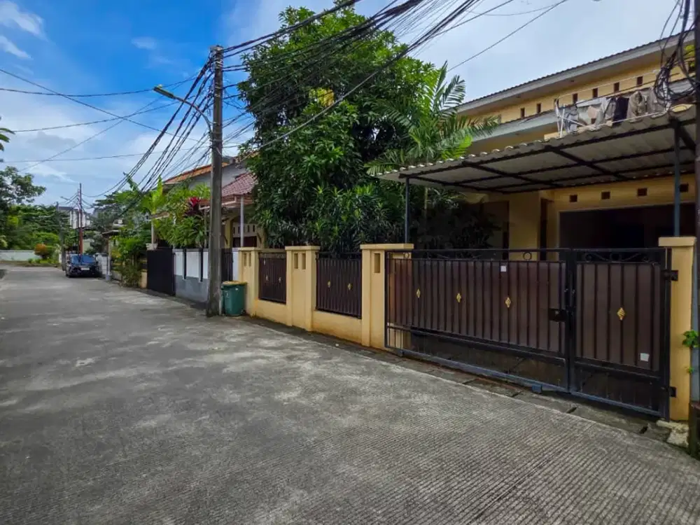 DIJUAL RUMAH BAGUS (Semi Furnished) DI KOMPLEK JATI PADANG BARU PASAR MINGGU JAKARTA SELATAN.