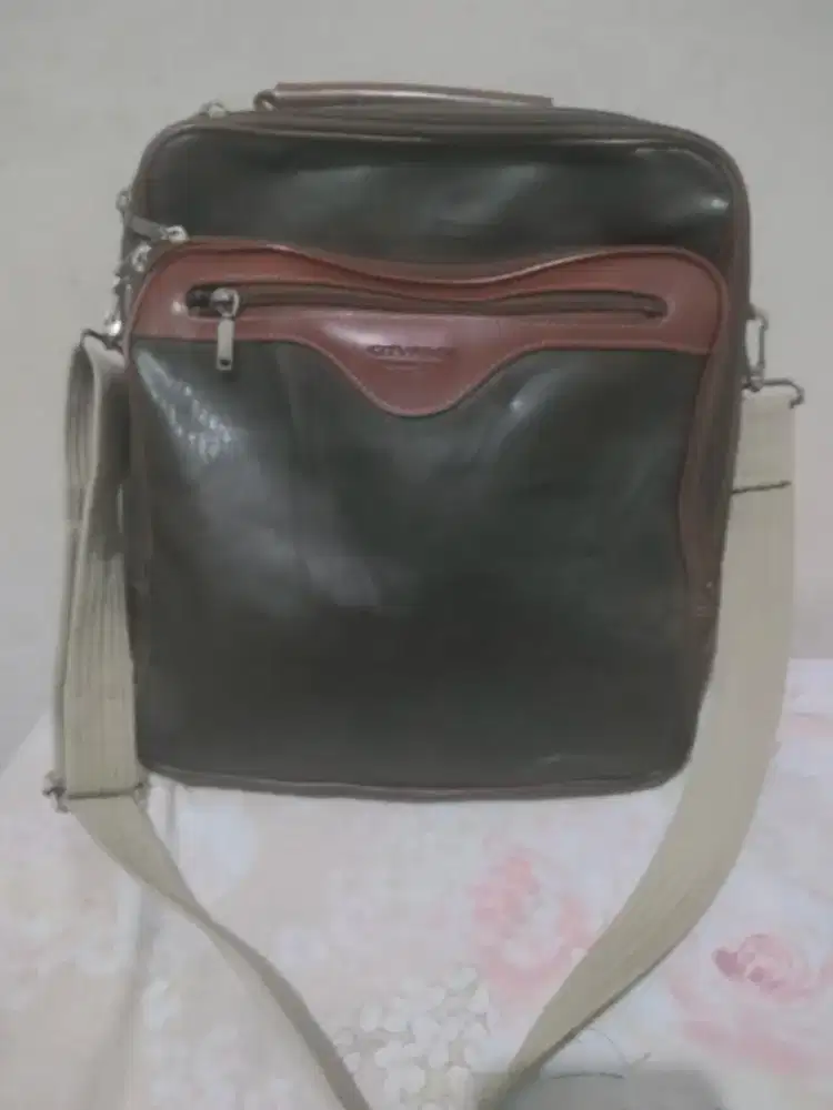 Tas Selempang Kulit