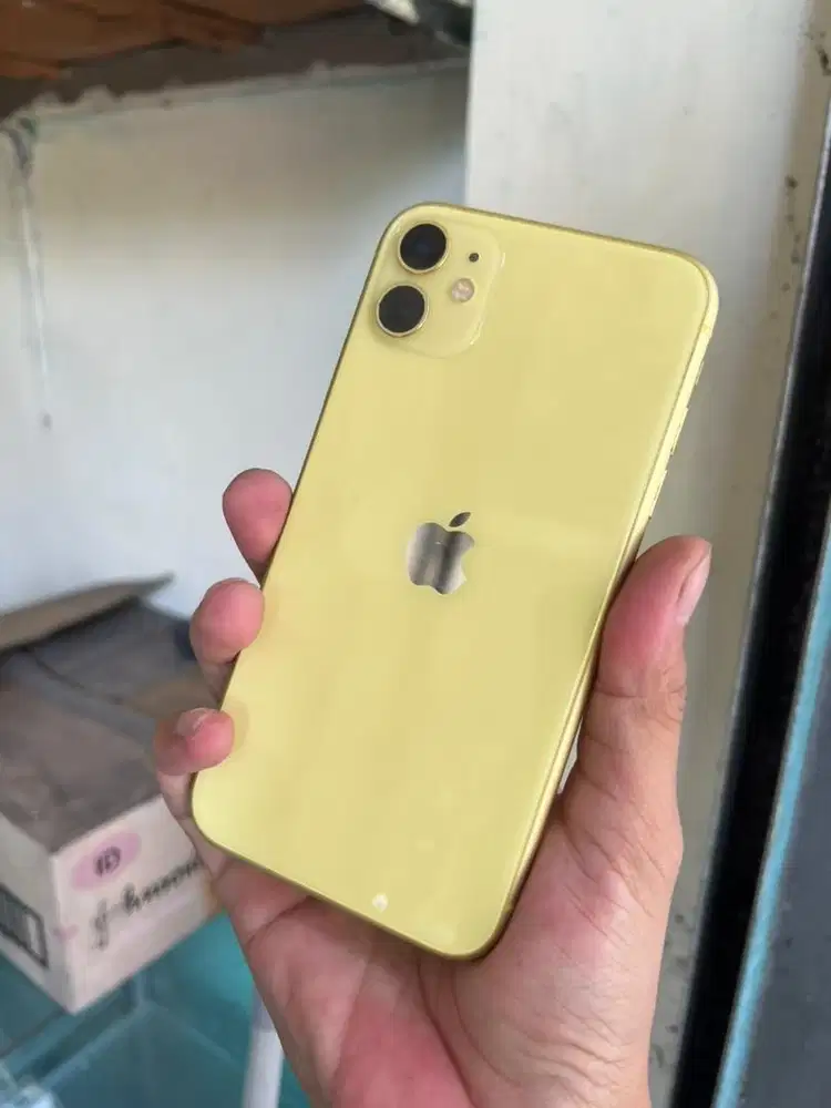 Iphone 11 64 fullset. Kartu smartfren only