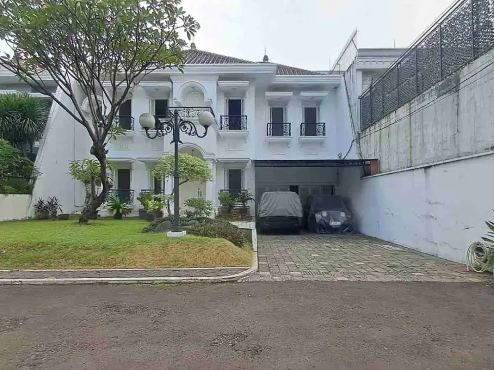 Dijual rumah 2 lantai di jalan utama Jl. Raya Lebak Bulus harga 17 M nego luas 600 meter