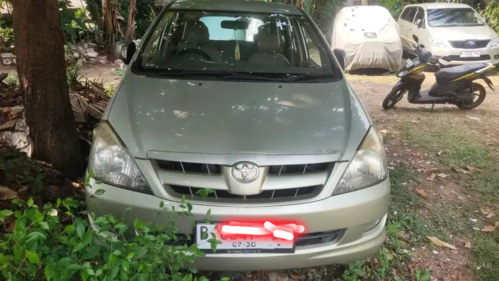 Kijang Innova 2005 type G silver