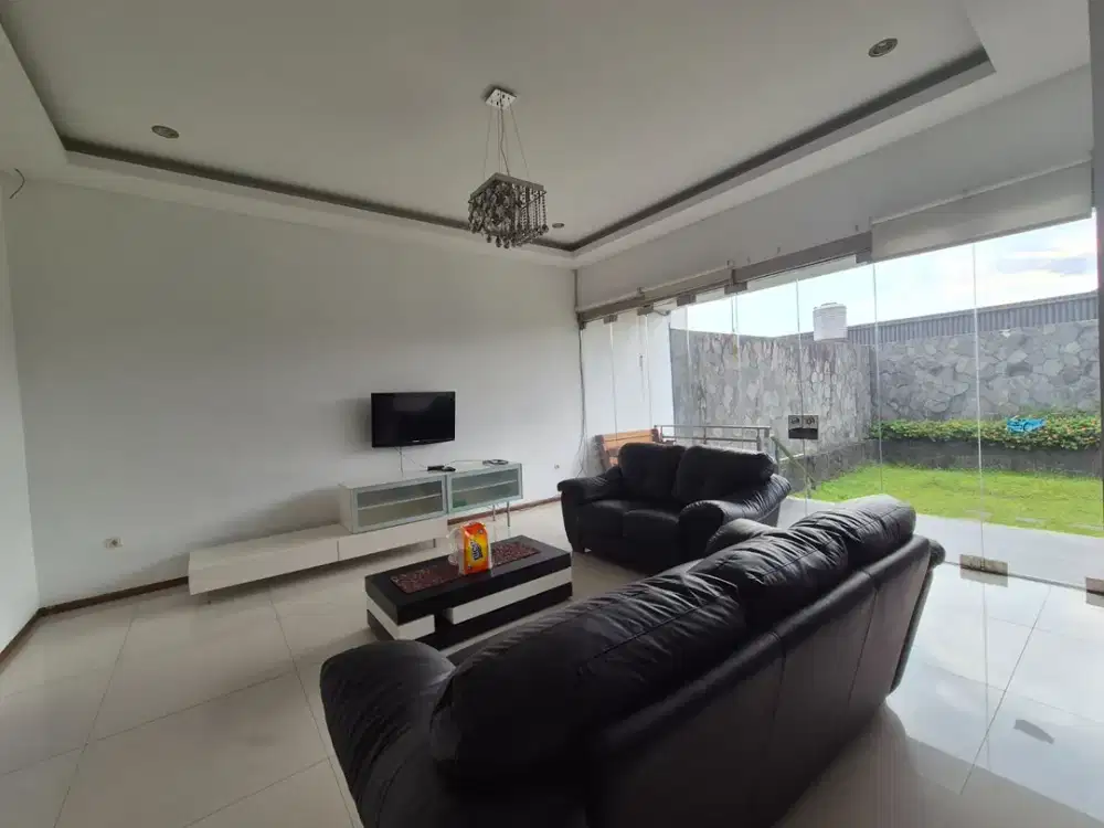 For Sale Luxury House Di Cluster Elite, Setra Duta, Bandung