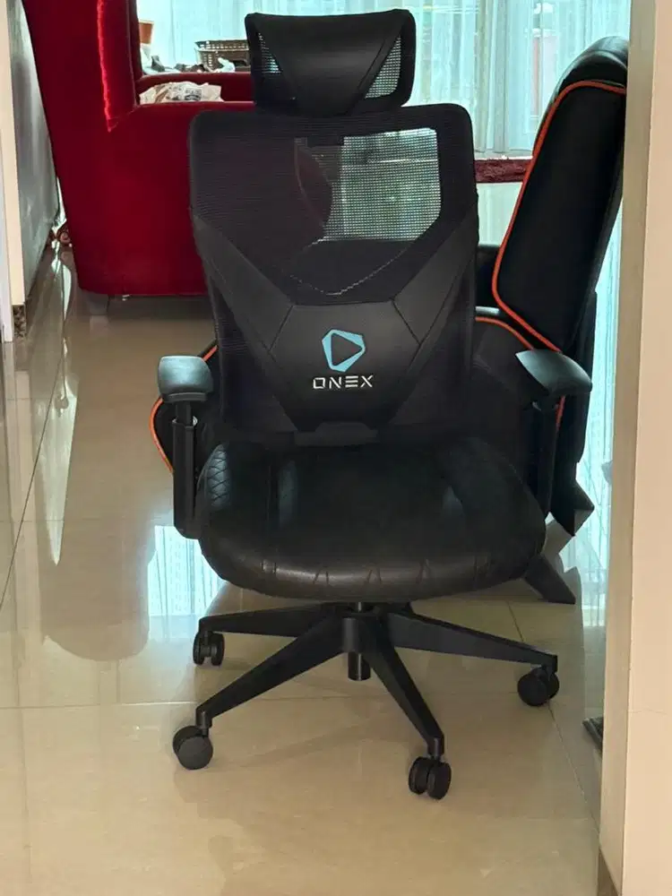 Kursi Gaming Brand OneX Like New