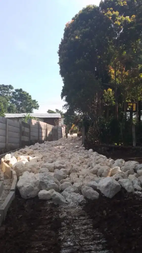 Bongkar bangunan tua gali kolam cut and fill