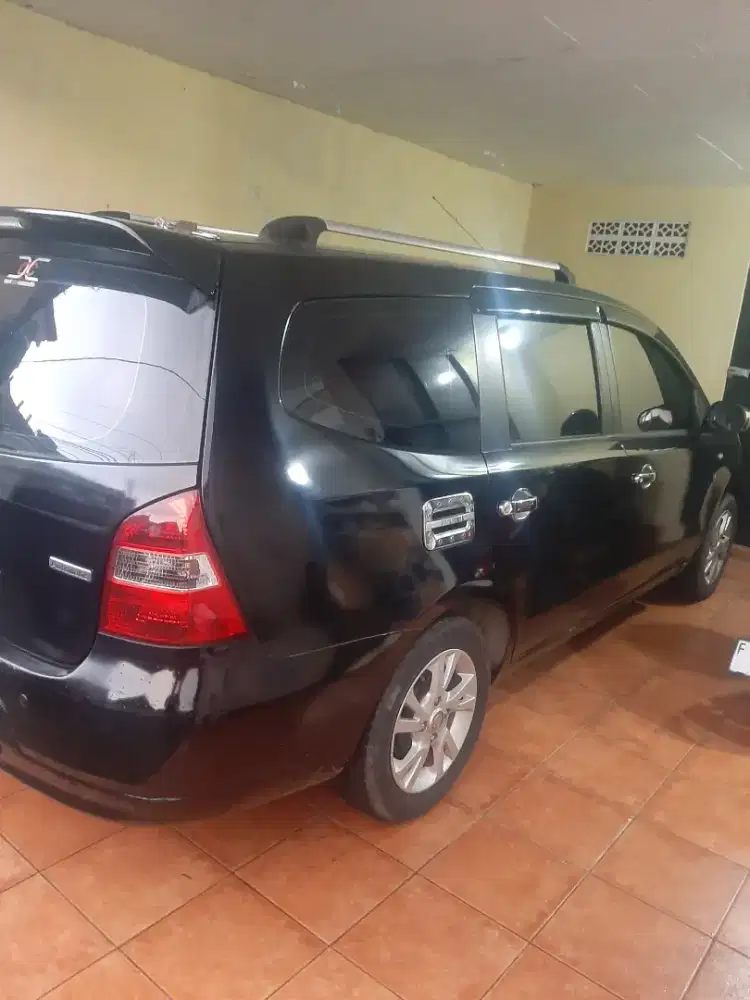 GRAND LIVINA SV 2013 MATIC