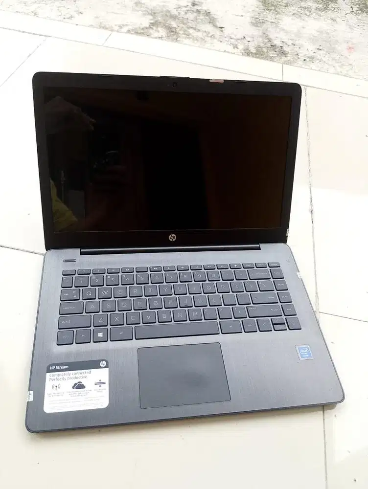 Hp 14 Intel N4000 Ram 4gb  Ssd 64gb Layar 14  1.4