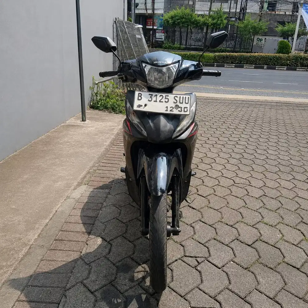 DIJUAL CEPAT - MOTOR HONDA REVO FI 2015 BEKAS