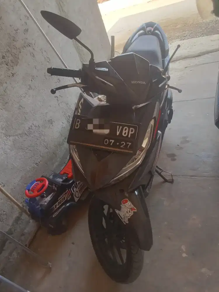 Vario 125 hitam