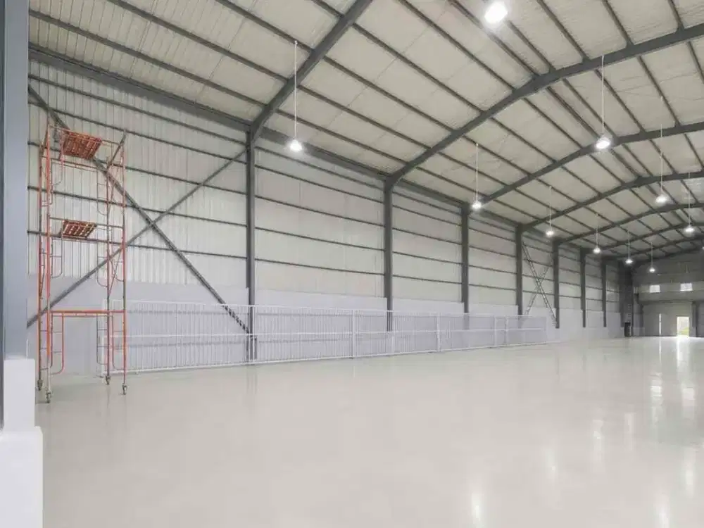 Di SEWA / JUAL gudang baru renovasi luas bangunan 2000 m2 lahan 3400 m2 ada ruang office loading dock 6 pintu tinggi gudang 10 meter lantai k300 akses toll dalam kawasan industri delta silicon lippo Cikarang