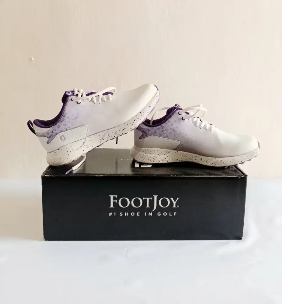 Sepatu golf FootJoy ukuran 36.5 warna putih ungu