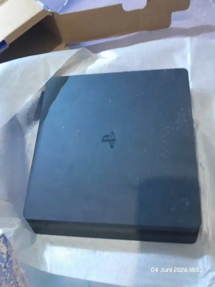PS 4 Slim 500GB Seri CUH-2218A