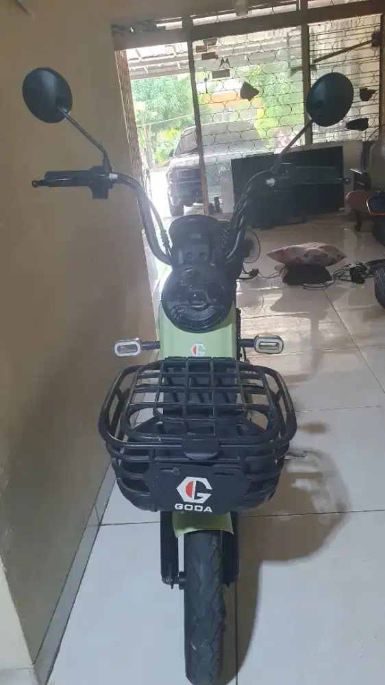 SEPEDA LISRIK MERK GODA ( MINUS BATERAI GAK ADA )