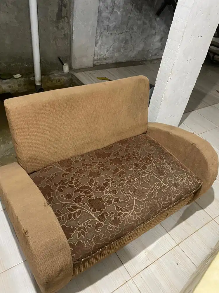 sofa ruang tamu bekas