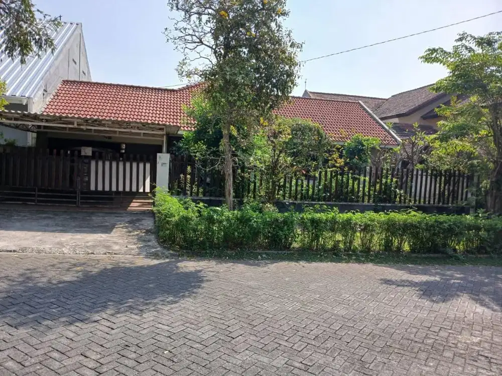 Dijual Rumah Darmo Harapan Row Jalan Lebar Siap Huni Bagus Terawat