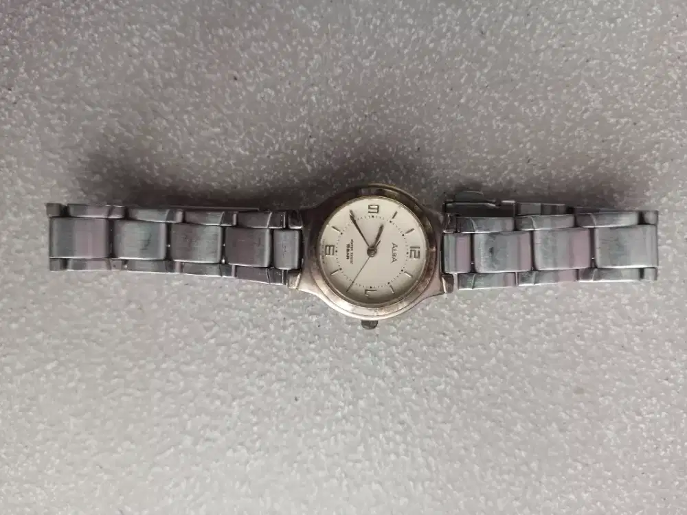 Jam  cewek merk alba asli