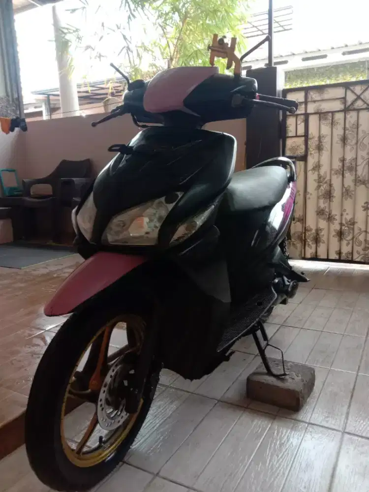 Dijual murah vario karbu 2007 warna Hitam pink