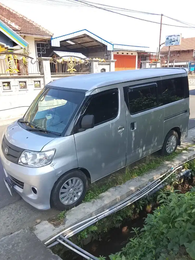 daihatsu luxio 2009
