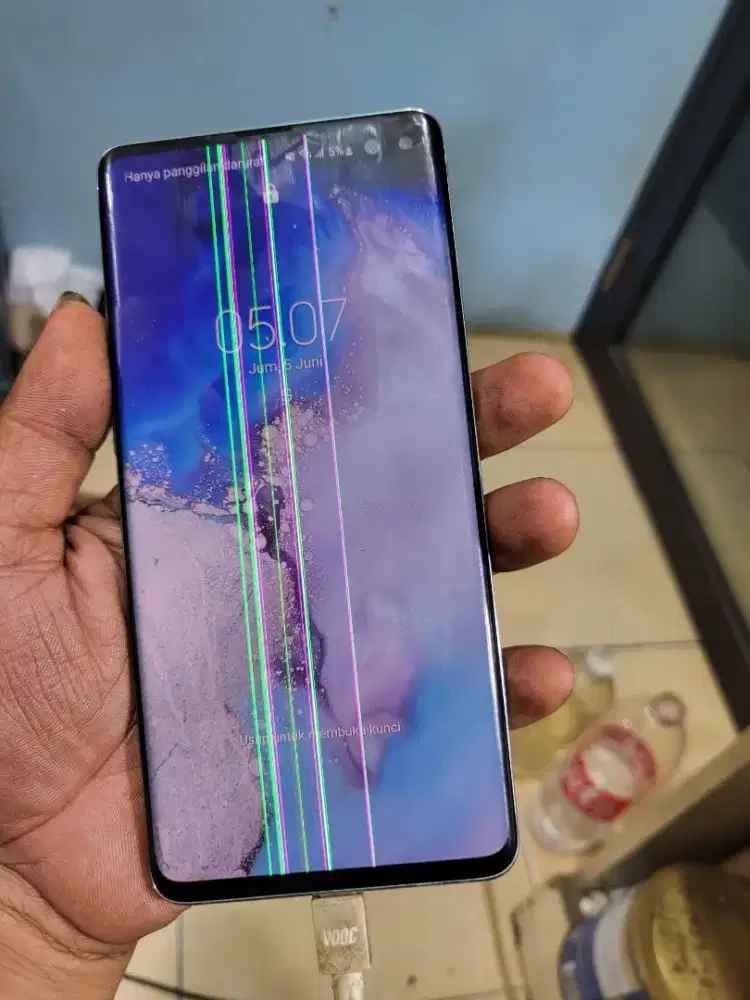 Samsung s10plus 8/128  baca deskripsi untuk detail