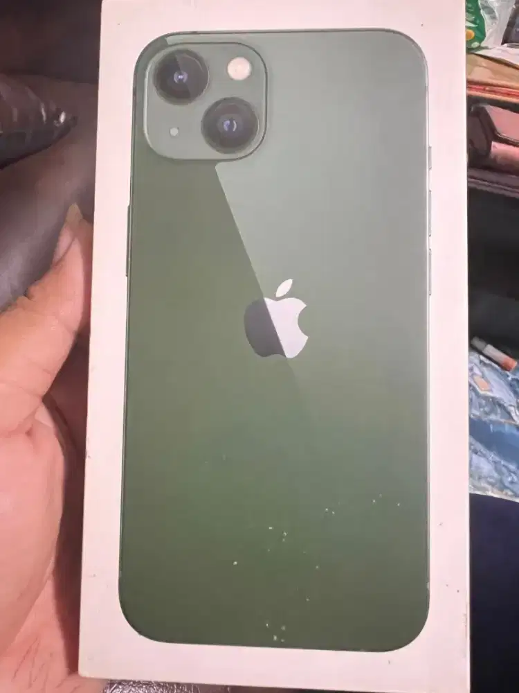 Iphon 13 128g. Warna hijau