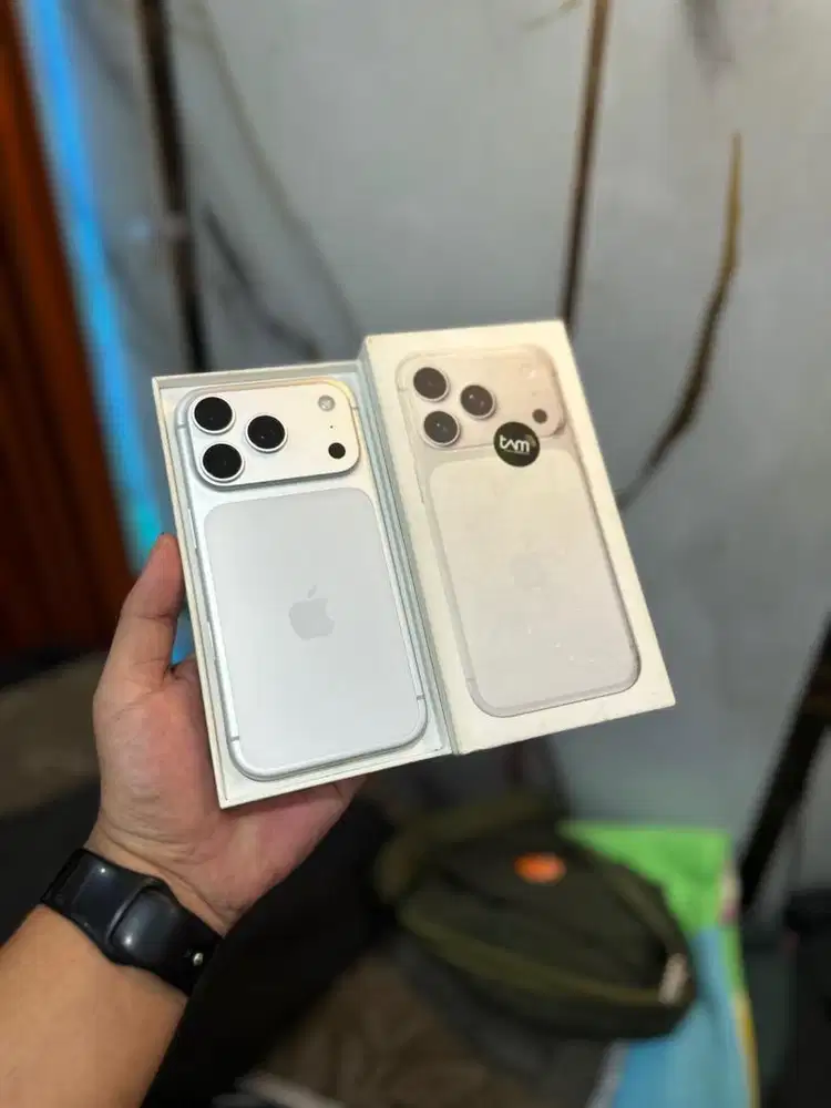 iPhone 17pro silver 256gb resmi iBox