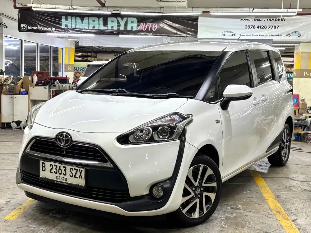 Toyota Sienta 1.5 V Automatic Putih