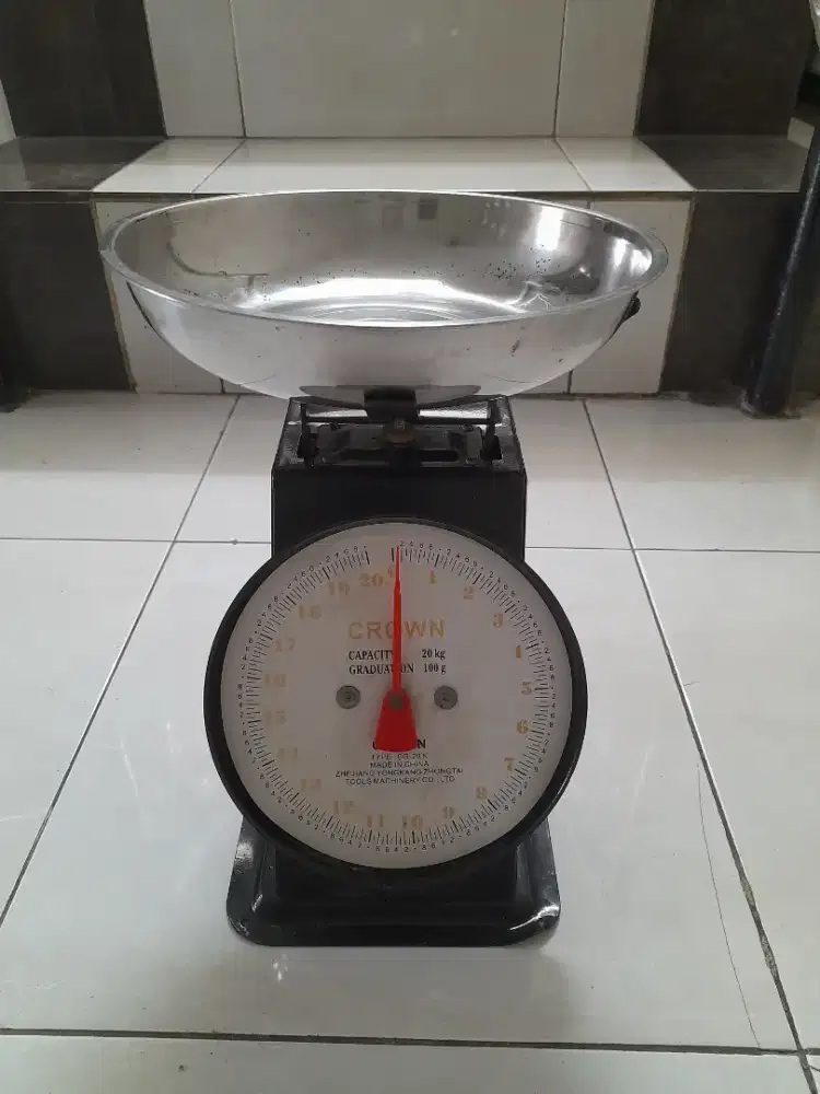 Timbangan Analog merk Crown kapasitas 20 kg