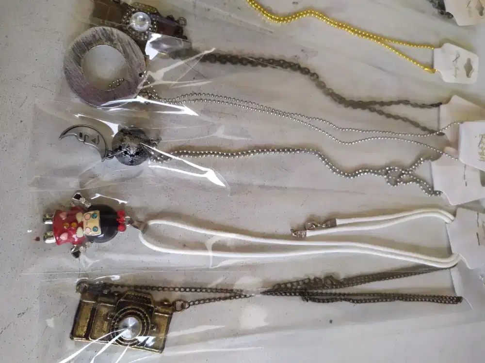 Kalung panjang aksesoris wanita