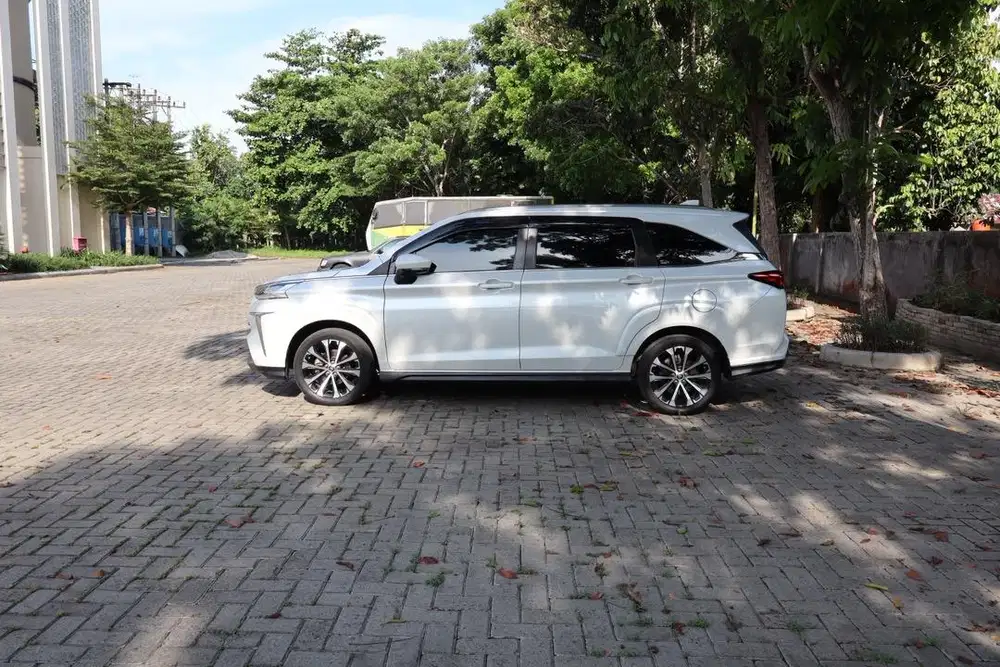 avanza veloz Q TSS matic putih se tangan