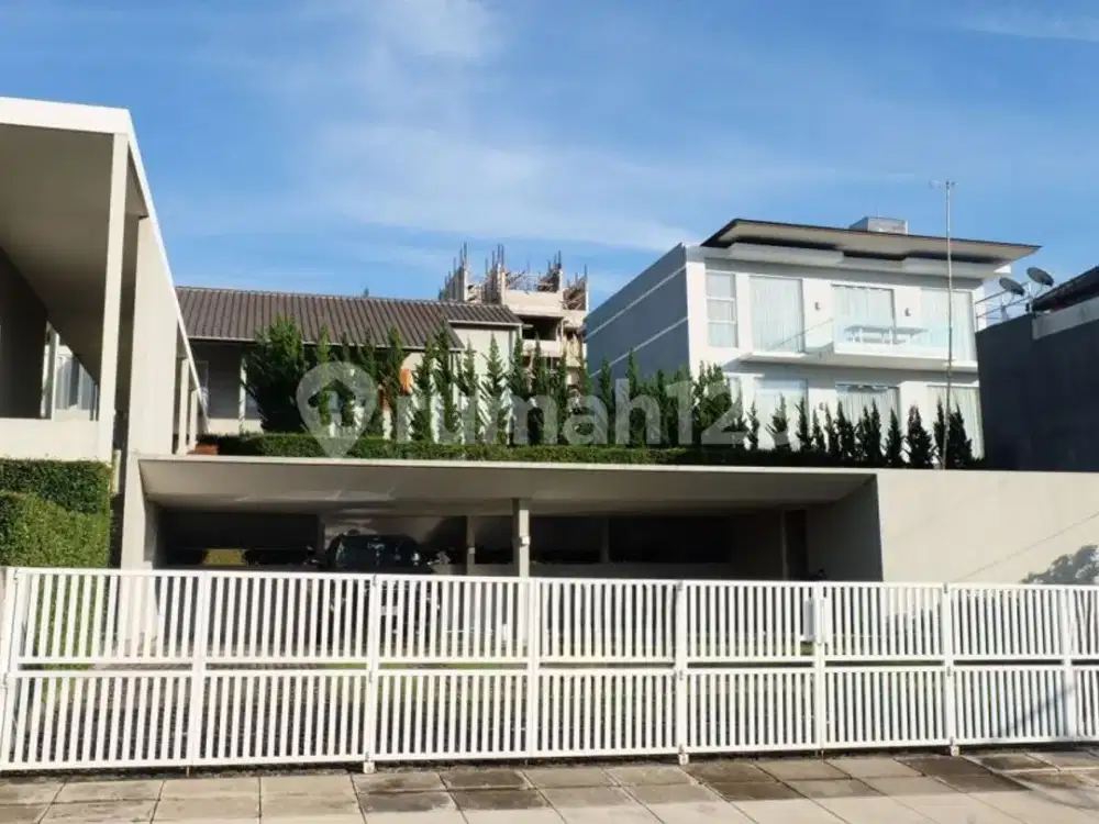 Rumah Super Luxury di Dago Resort  Karya arsitek Tan Tik Lam , Satu2 nya Unit Property di Dago Resort dengan Luas Tanah Lebih dari 2000 m²