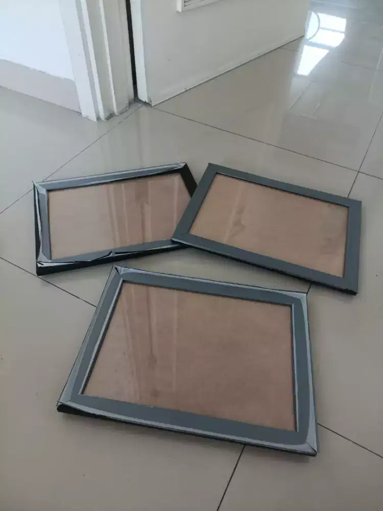 3 bingkai foto keluarga