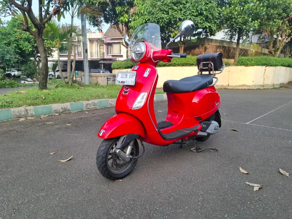 Vespa LX 125 IGET 2021 MERAH