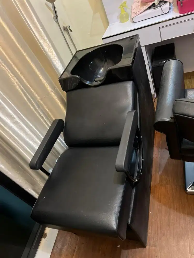 Di jual Kursi Keramas Salon