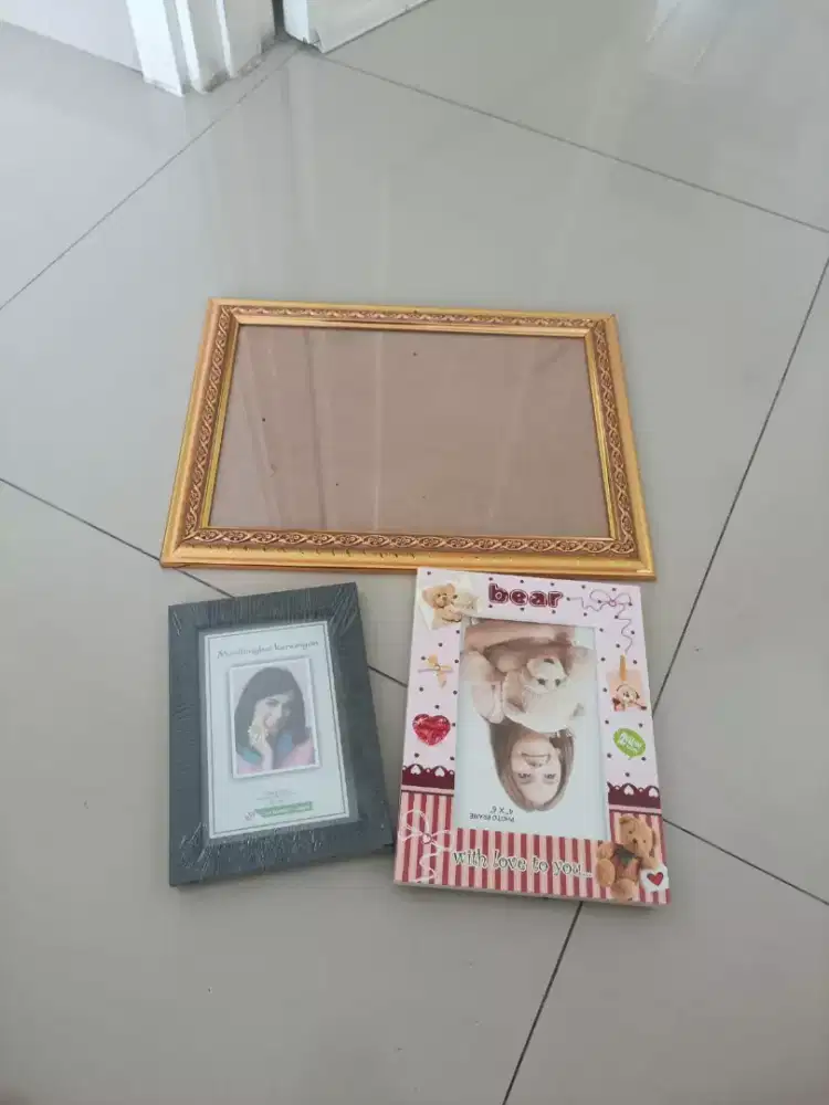 3 bingkai foto keluarga