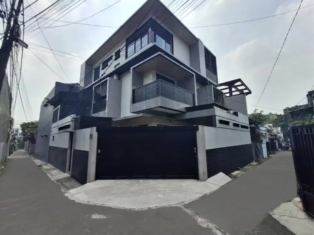 Rumah Hoek 3Lt di Tebet Timur Dalam, Hanya 5 Menit Ke LRT Cawang