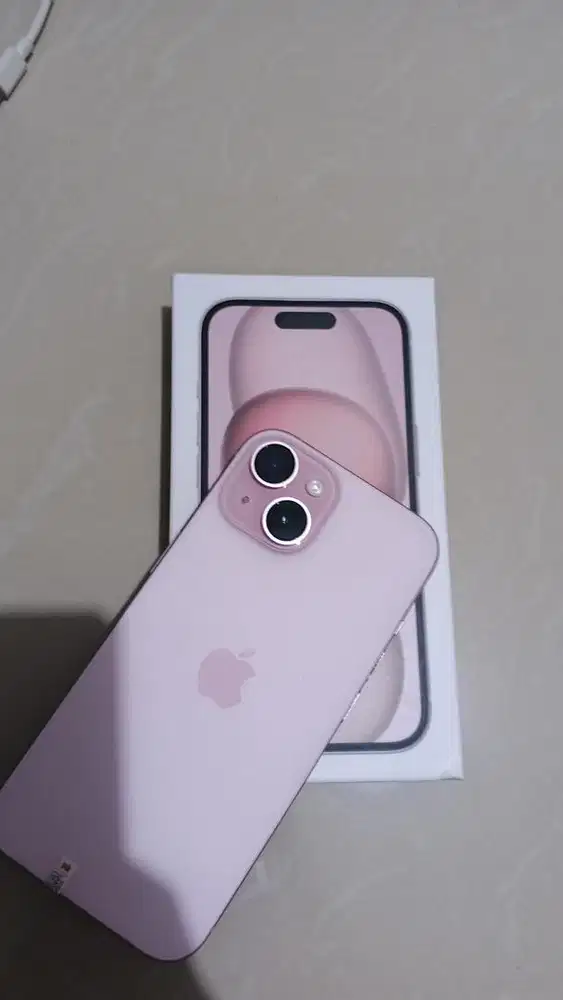 Iphone 15 Inter 128 GB warna Pink