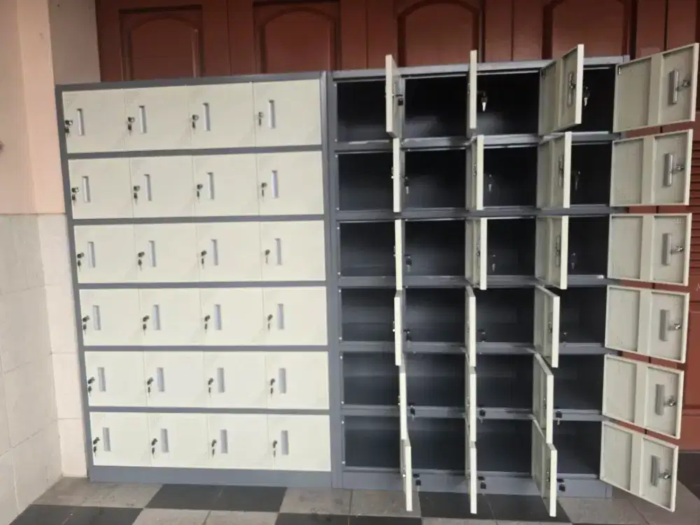 Loker besi 24 pintu
