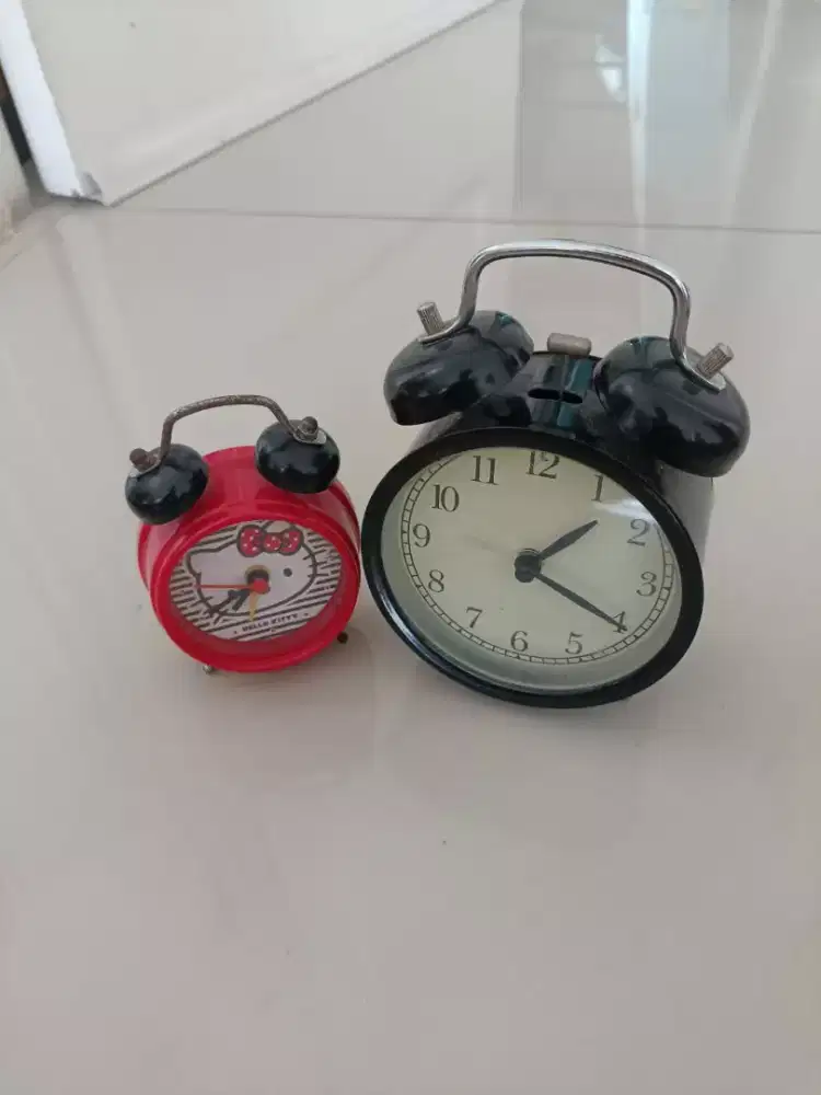 2 jam weker besar & kecil