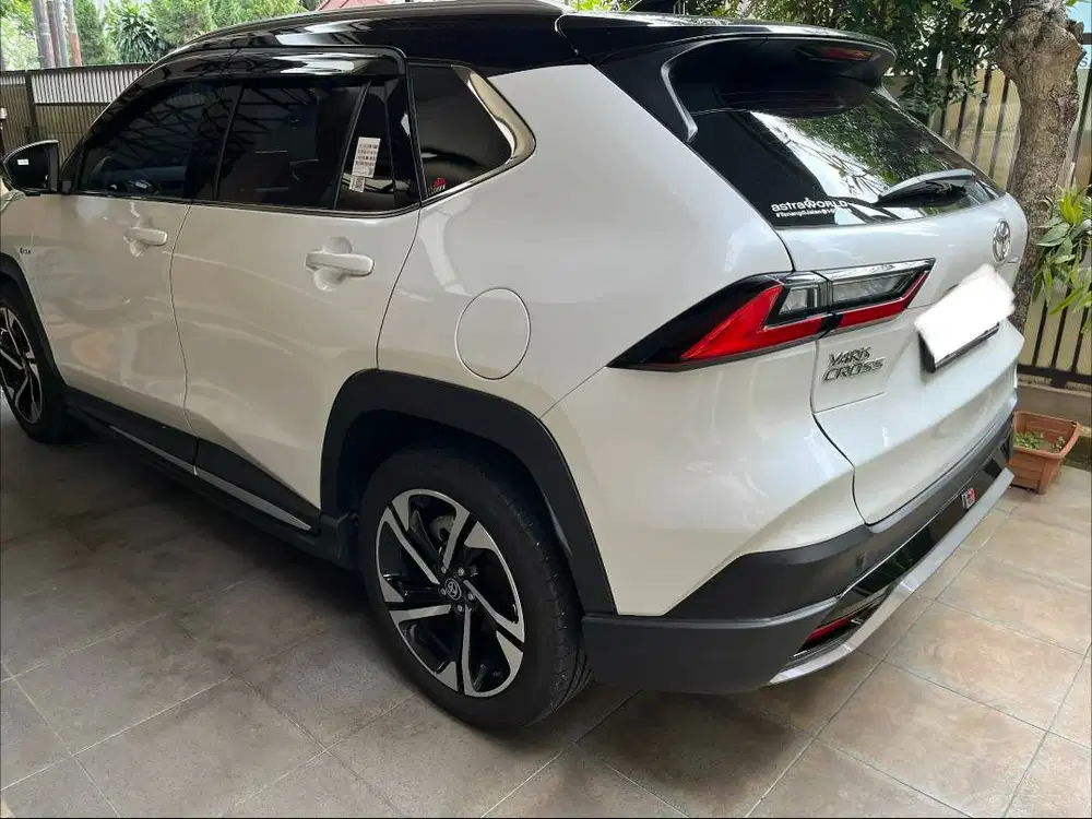 Yaris Cross Hybrid S GR HV CVT 2025 Two Tone White Pearl Putih