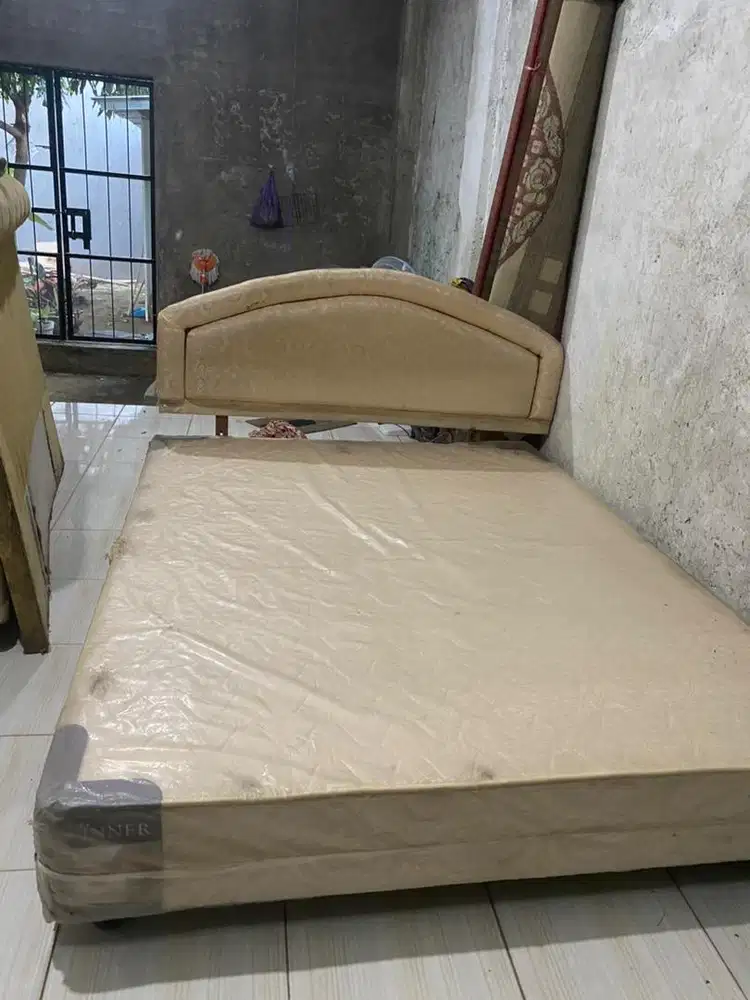 DIPAN KAYU BEKAS