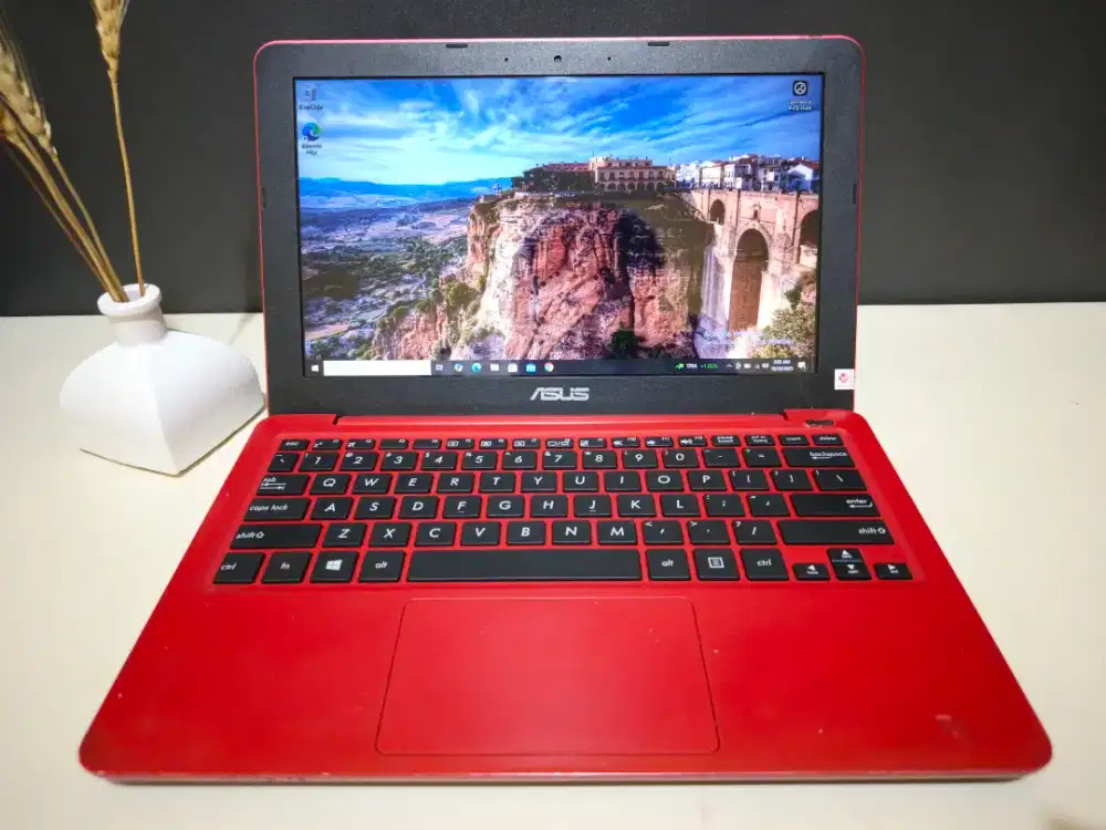 Laptop Asus E202SA Intel Celeron N3060 Ram 2Gb Internal 500Gb Normal