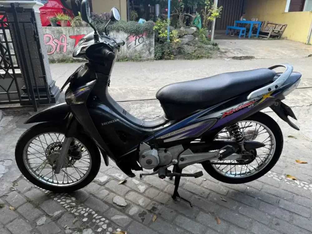 Karisma kharisma THN 2004 plat AB sleman