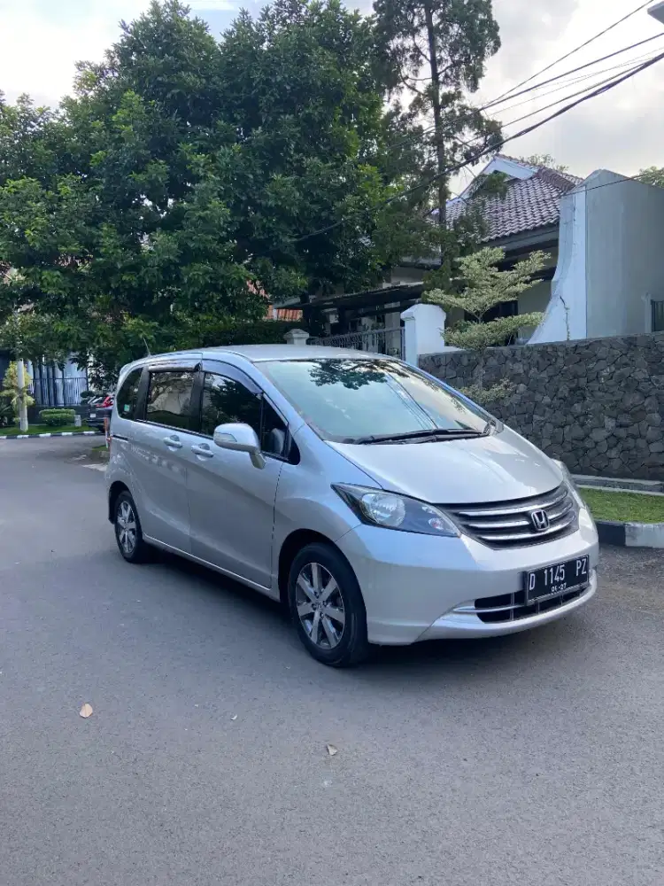 Honda freed 1.5 E psd AT 2010