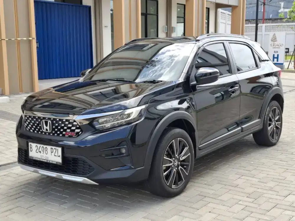 WRV RS 2023 Hitam