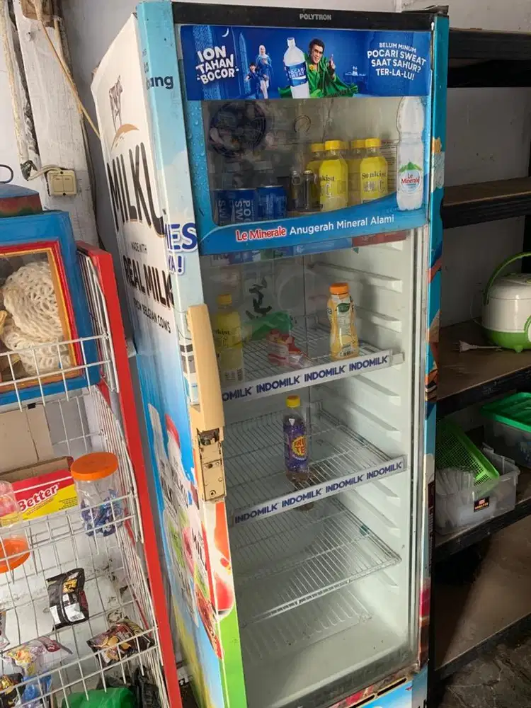 Kulkas pendingin minuman warung