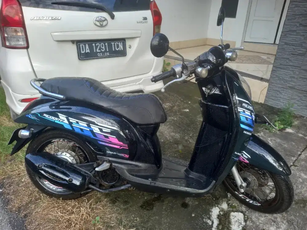 Scoopy Karbu 2012 Hitam Berani