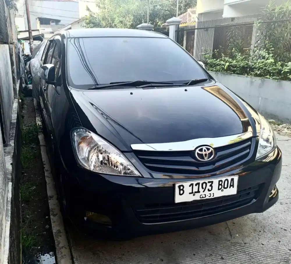 TOYOTA KIJANG INNOVA G 2.5 DIESEL MATIC TH.2011