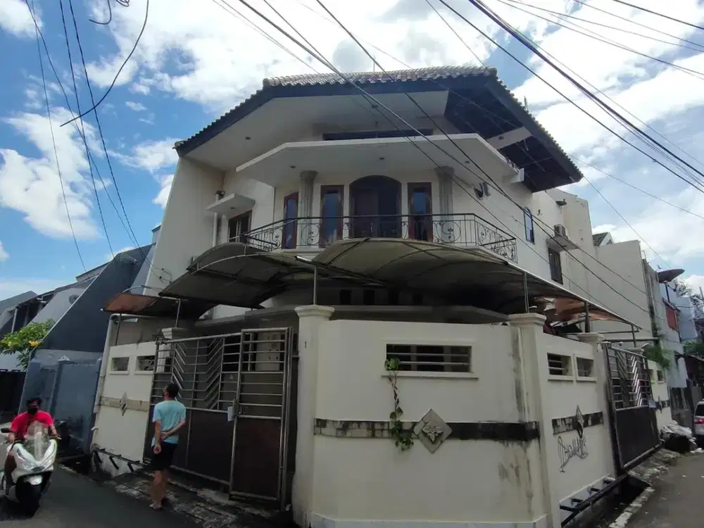 Di Jual Rumah Tomang Jakarta Barat Posisi Hoek, Lokasi Strategis