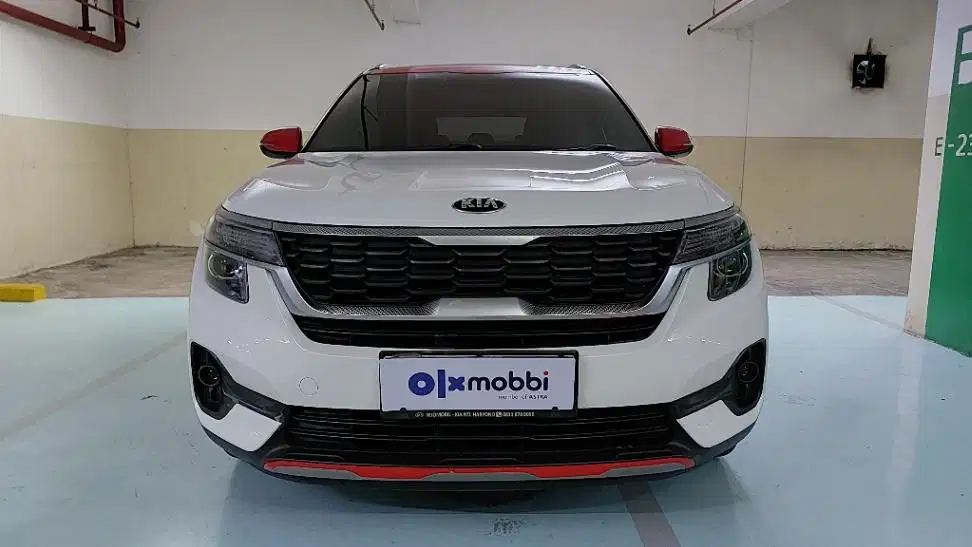 TDP 10 JT Kia Seltos 1.4 E Bensin-AT Hitam 2020